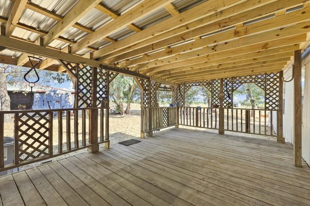 878 County Road 2900, Dodd City, TX 75438
