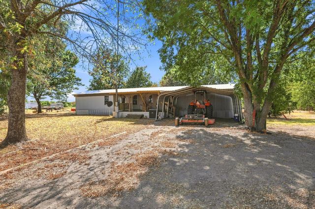 878 County Road 2900, Dodd City, TX 75438