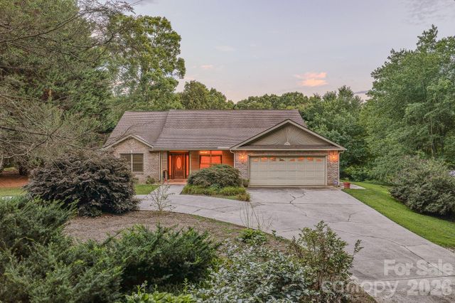 5 Kari Circle, Candler, NC 28715