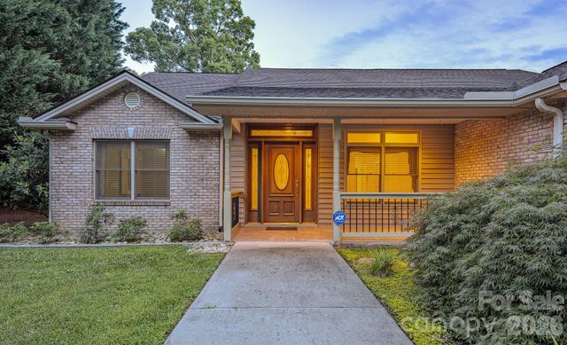 5 Kari Circle, Candler, NC 28715