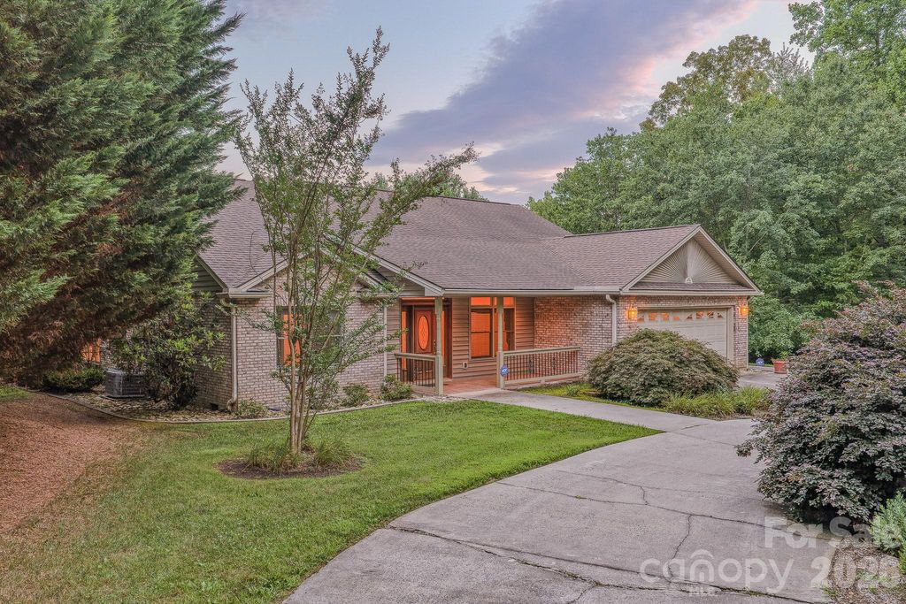 5 Kari Circle, Candler, NC 28715