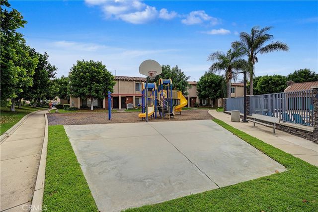 700 W La Veta Avenue N5, Orange, CA 92868