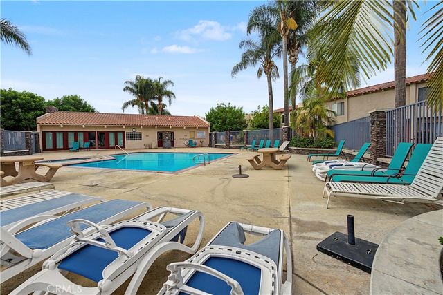 700 W La Veta Avenue N5, Orange, CA 92868