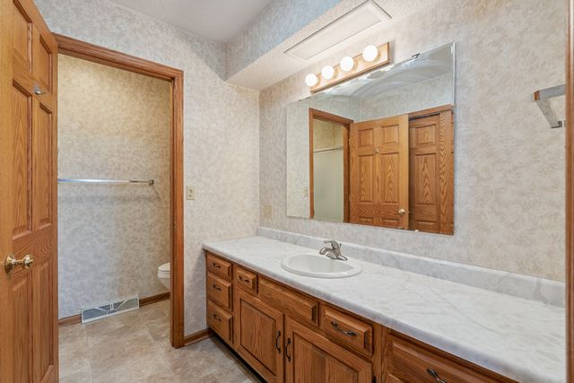 1533 2nd Avenue, Camanche, IA 52730