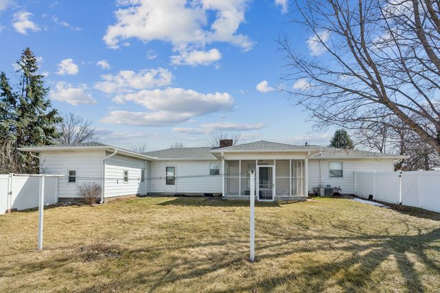 1533 2nd Avenue, Camanche, IA 52730
