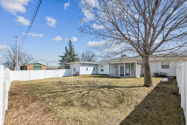 1533 2nd Avenue, Camanche, IA 52730