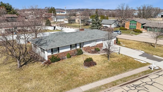 1533 2nd Avenue, Camanche, IA 52730