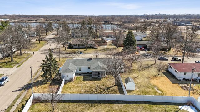 1533 2nd Avenue, Camanche, IA 52730
