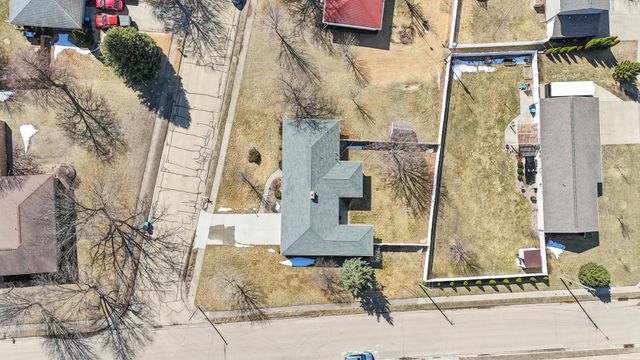 1533 2nd Avenue, Camanche, IA 52730