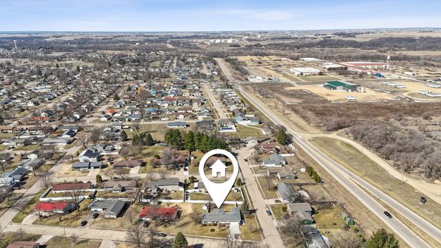 1533 2nd Avenue, Camanche, IA 52730