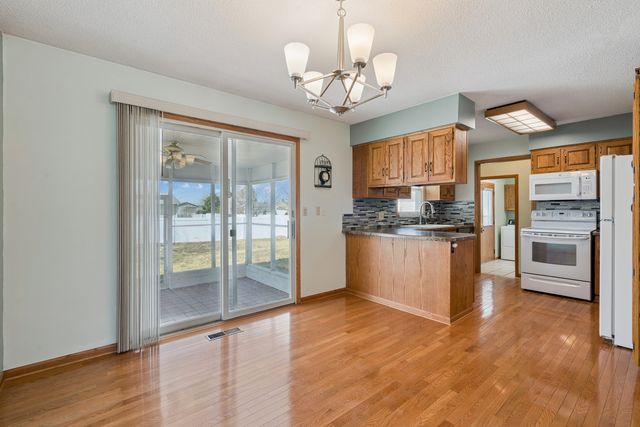 1533 2nd Avenue, Camanche, IA 52730