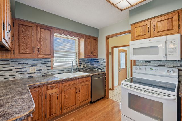 1533 2nd Avenue, Camanche, IA 52730