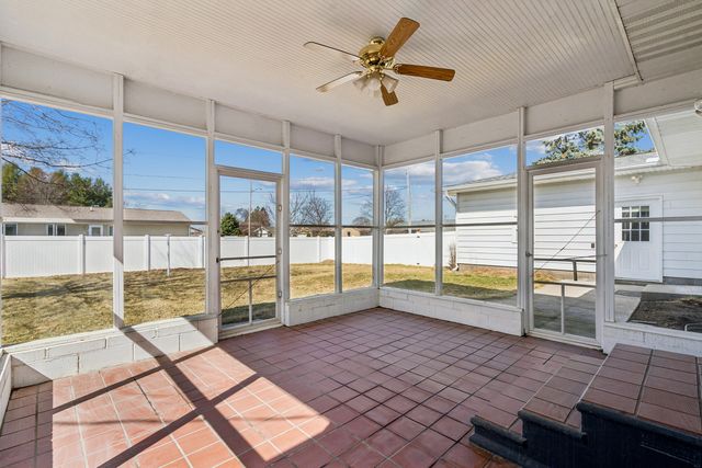 1533 2nd Avenue, Camanche, IA 52730