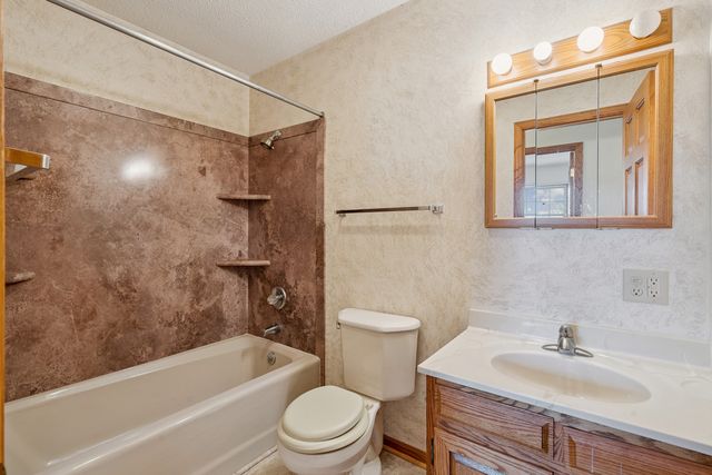 1533 2nd Avenue, Camanche, IA 52730