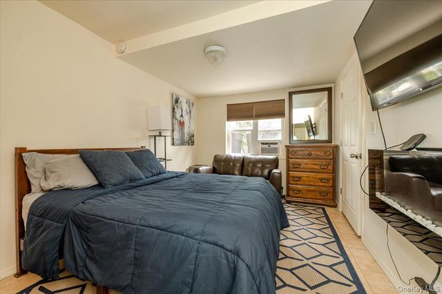 2015 Narragansett Avenue, Bronx, NY 10461