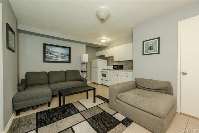 2015 Narragansett Avenue, Bronx, NY 10461