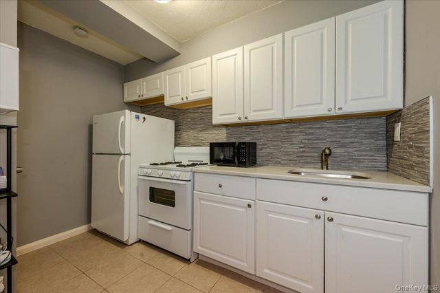 2015 Narragansett Avenue, Bronx, NY 10461