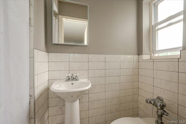 2015 Narragansett Avenue, Bronx, NY 10461
