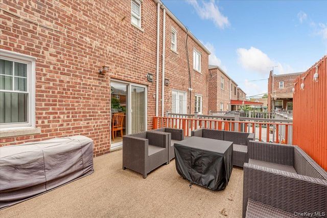 2015 Narragansett Avenue, Bronx, NY 10461