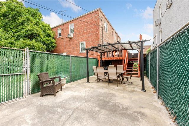 2015 Narragansett Avenue, Bronx, NY 10461