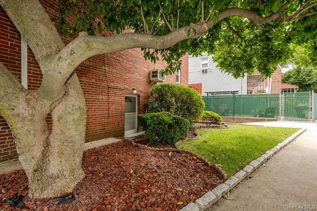 2015 Narragansett Avenue, Bronx, NY 10461