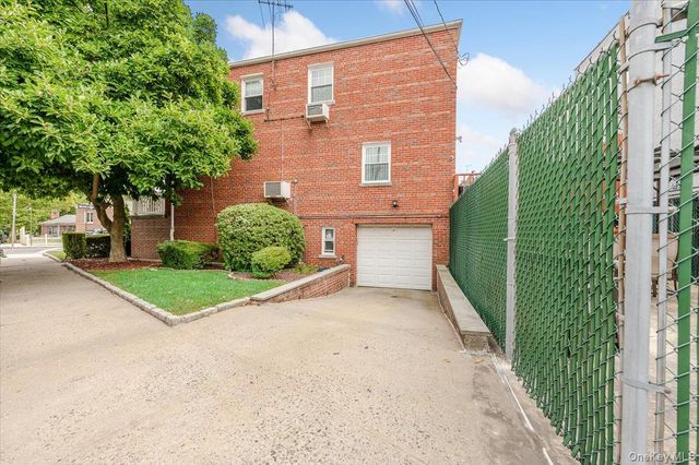 2015 Narragansett Avenue, Bronx, NY 10461