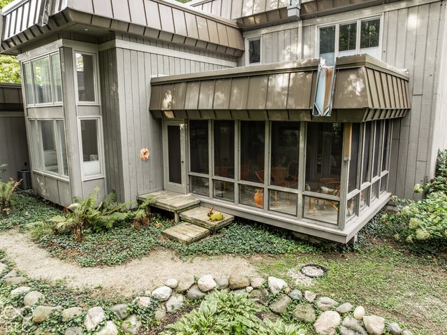8385 N Illinois Street, Indianapolis, IN 46260