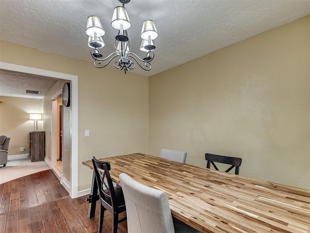 1513 E Main Street, Moore, OK 73160