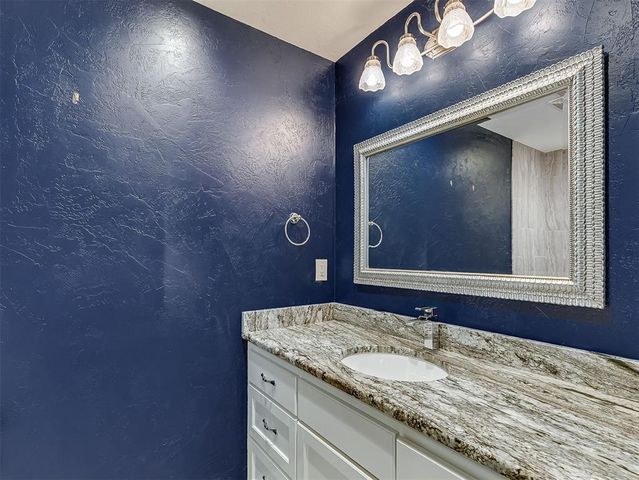 1513 E Main Street, Moore, OK 73160