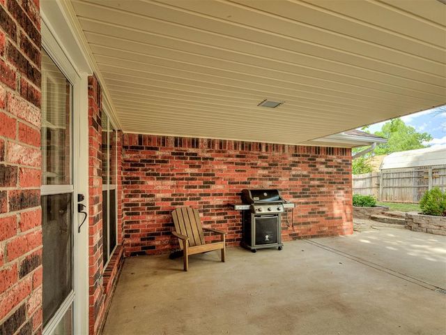 1513 E Main Street, Moore, OK 73160