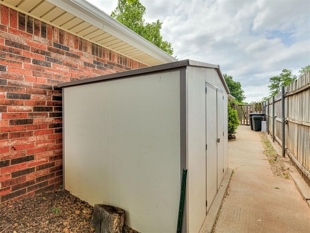 1513 E Main Street, Moore, OK 73160