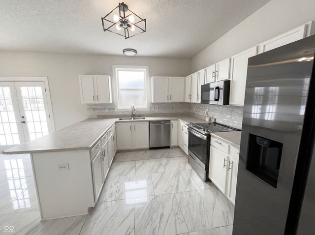 9445 Treyburn Lakes Drive, Indianapolis, IN 46229