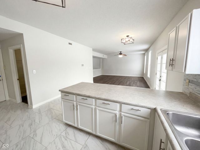 9445 Treyburn Lakes Drive, Indianapolis, IN 46229