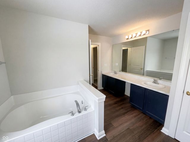 9445 Treyburn Lakes Drive, Indianapolis, IN 46229