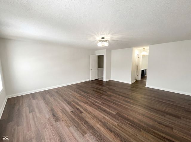 9445 Treyburn Lakes Drive, Indianapolis, IN 46229