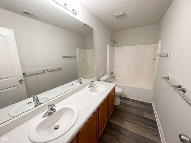 9445 Treyburn Lakes Drive, Indianapolis, IN 46229