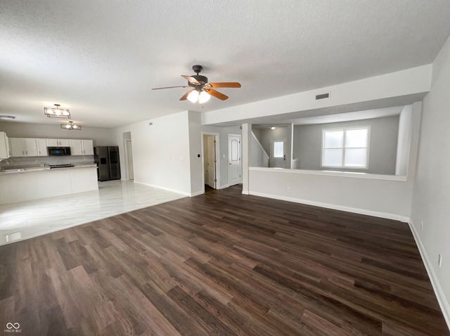 9445 Treyburn Lakes Drive, Indianapolis, IN 46229