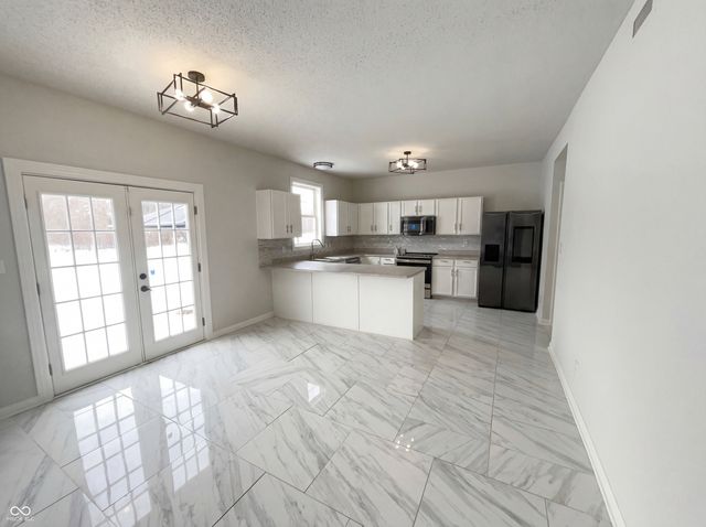 9445 Treyburn Lakes Drive, Indianapolis, IN 46229