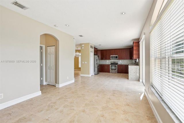 2142 NW 77th Ter, Pembroke Pines, FL 33024