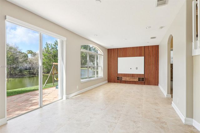 2142 NW 77th Ter, Pembroke Pines, FL 33024