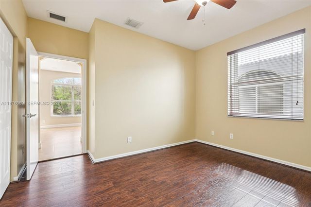 2142 NW 77th Ter, Pembroke Pines, FL 33024