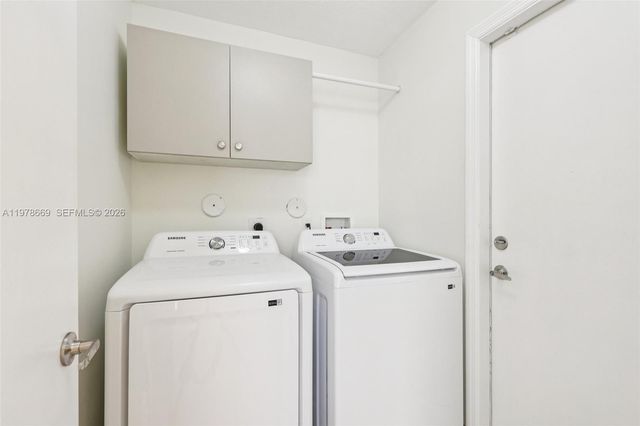 2142 NW 77th Ter, Pembroke Pines, FL 33024