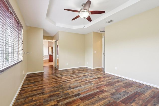 2142 NW 77th Ter, Pembroke Pines, FL 33024