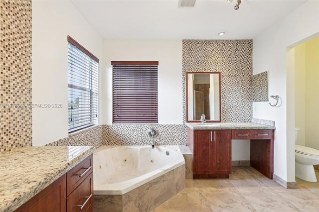 2142 NW 77th Ter, Pembroke Pines, FL 33024