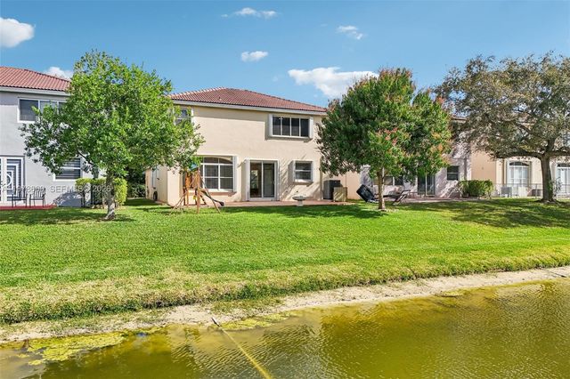 2142 NW 77th Ter, Pembroke Pines, FL 33024