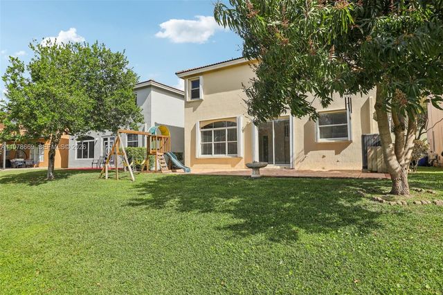 2142 NW 77th Ter, Pembroke Pines, FL 33024