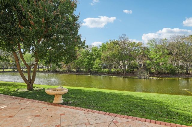 2142 NW 77th Ter, Pembroke Pines, FL 33024