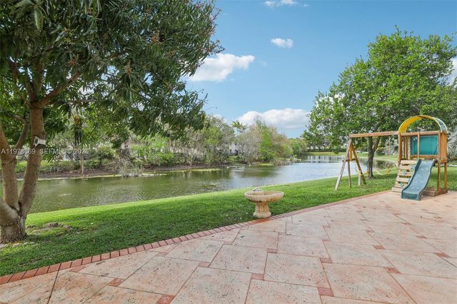 2142 NW 77th Ter, Pembroke Pines, FL 33024