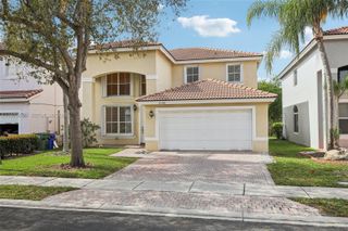 2142 NW 77th Ter, Pembroke Pines, FL 33024