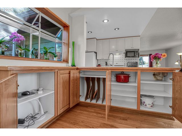 4892 Se FIELDCREST Dr, Milwaukie, OR 97222